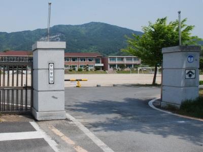 송학중학교 교문 썸네일 이미지