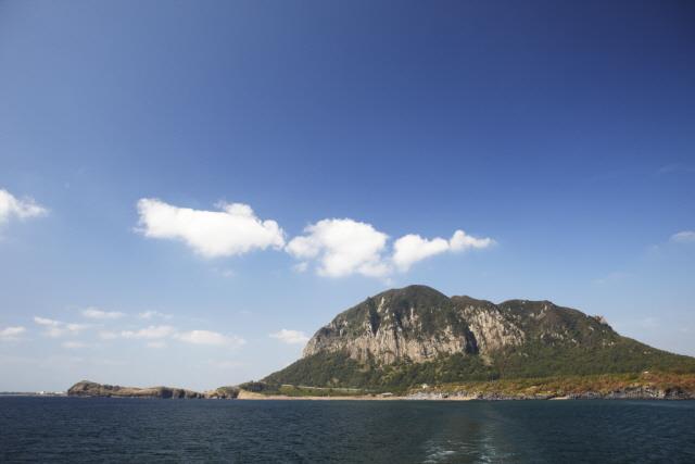 제주 사계리 용머리해안과 산방산 썸네일 이미지